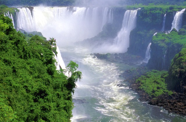 Экстремальное покорение водопадов реки Damajagua