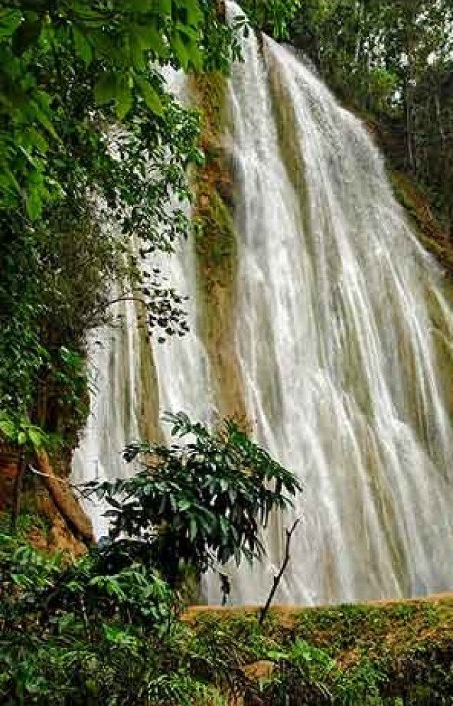 Экстремальное покорение водопадов реки Damajagua